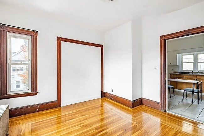 Building Photo - 61-61 Glenwood Rd