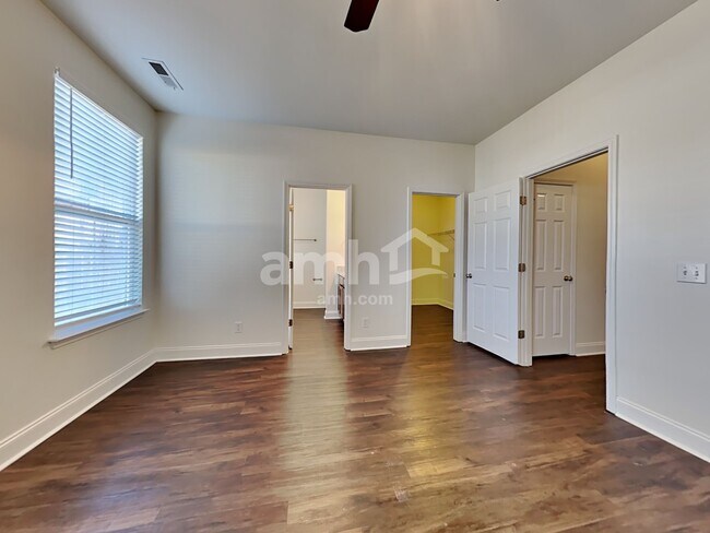 Building Photo - 310 Sanctuary Park Dr