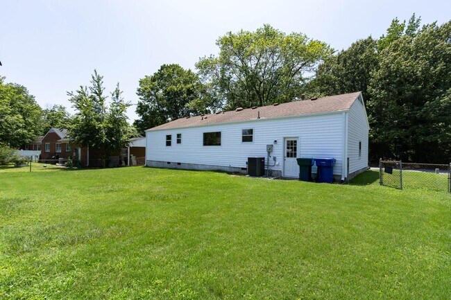 Building Photo - Renovated 3bdr 2bth rancher in the heart of Newport News