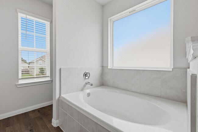 Building Photo - 988 Rice Dr