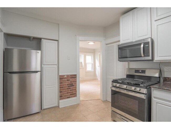 Building Photo - 1020 Wilson Ave