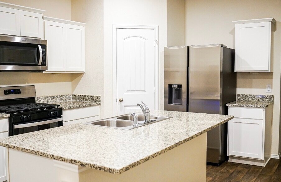 Building Photo - 351 Sickle Loop