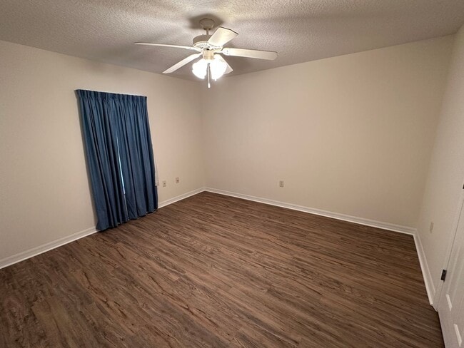 Building Photo - 4 Bedroom 3 Bath Single Family Home in The Groves of Baytree - Tavares Florida