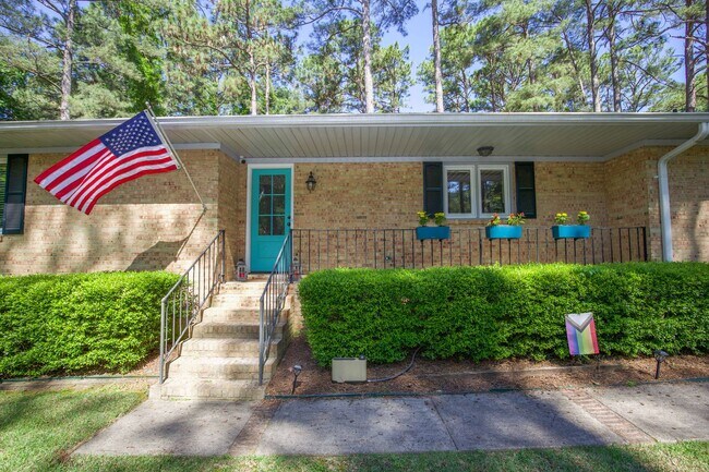 Building Photo - Charming Southern Pines Home on a Spacious...