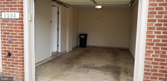 Building Photo - 5503 Sacramento Mews Pl