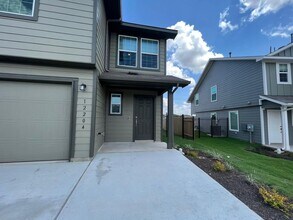 Building Photo - 12204 Scarlet Way