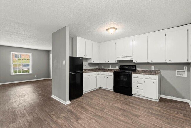 Building Photo - Walnut Hills Apartments