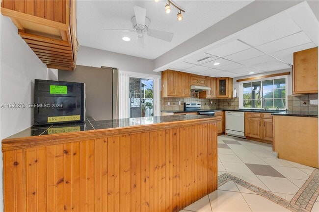 Building Photo - 12145 Begonia Way