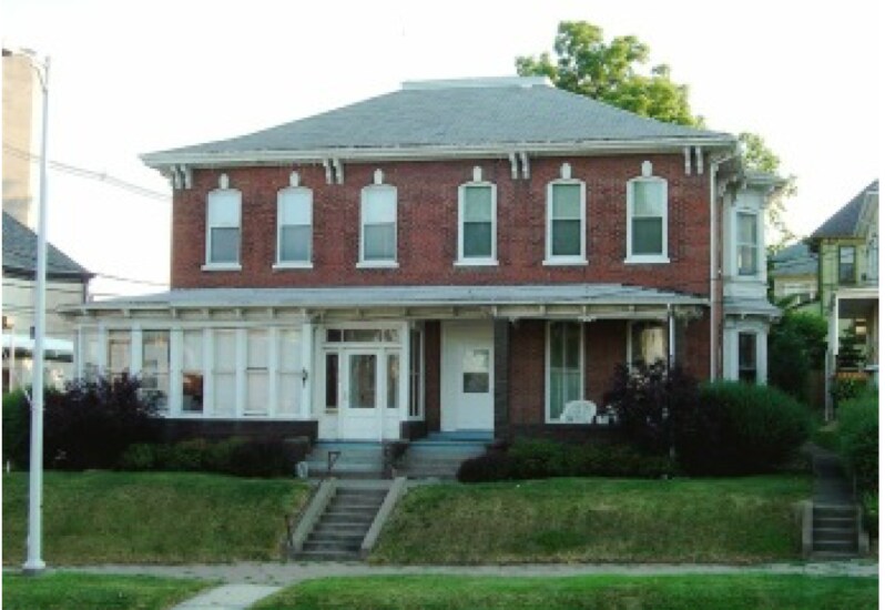 Building Photo - 412 Iowa Ave