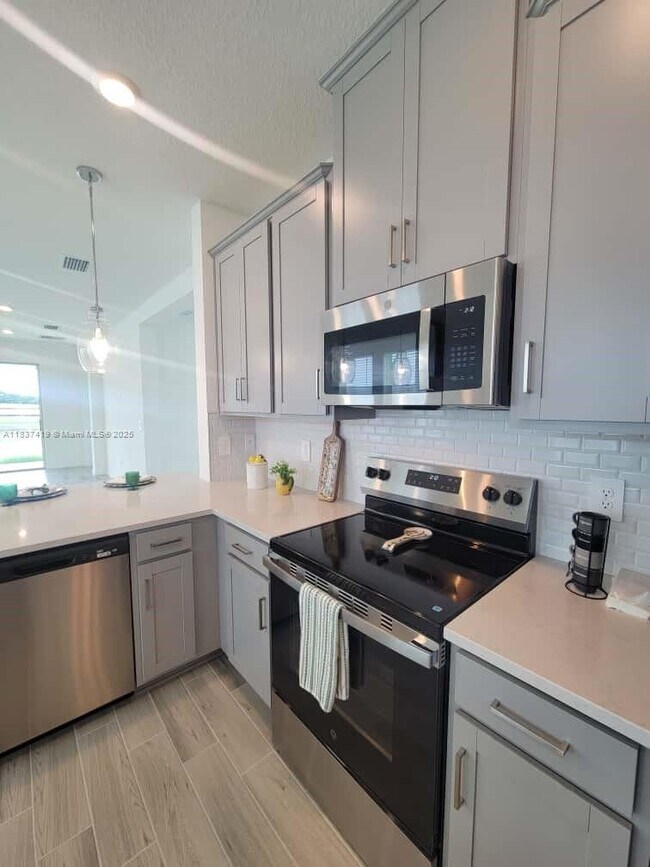 Building Photo - 5727 Gingham Dr