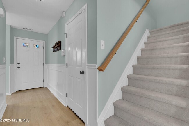 Building Photo - 11 Saratoga Ct