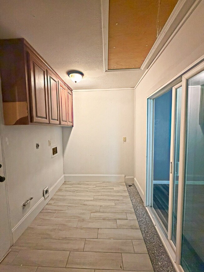 Building Photo - 14431 Woods Hole Dr