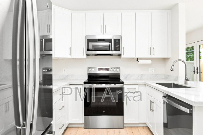 Building Photo - 9800 Roosevelt Way NE