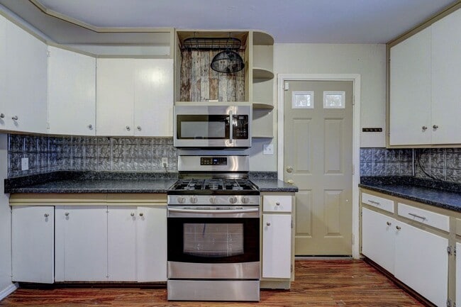 Building Photo - Stylish Home with Covered Deck & Easy I-44...