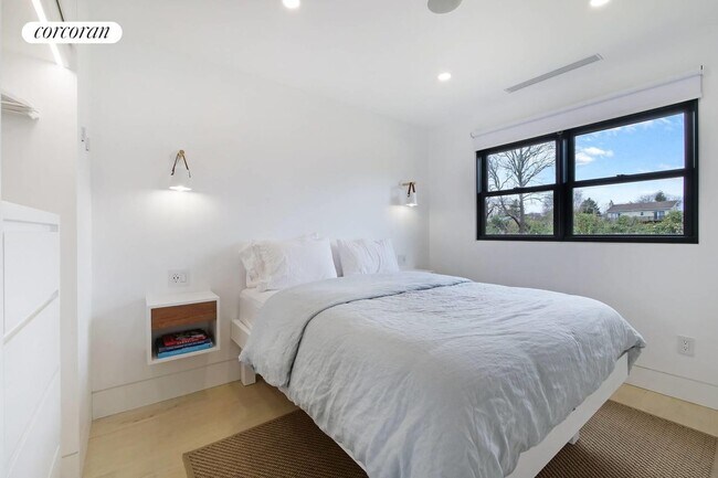 Building Photo - 29 W Lake Dr