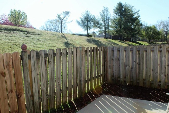 Building Photo - 2233 Shadow Valley Rd