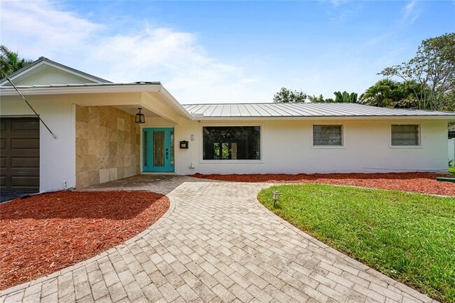 Building Photo - 1120 E Tropical Way