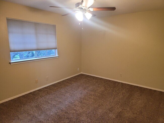 Building Photo - 2122 Chittim Pass Dr