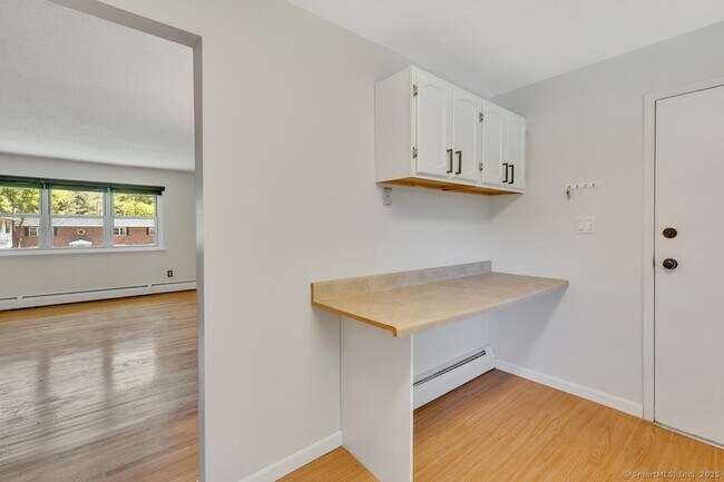 Building Photo - 476 Oak Ave