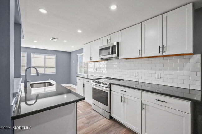 Building Photo - 143 Center Ave