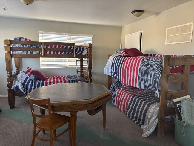 Building Photo - 2834