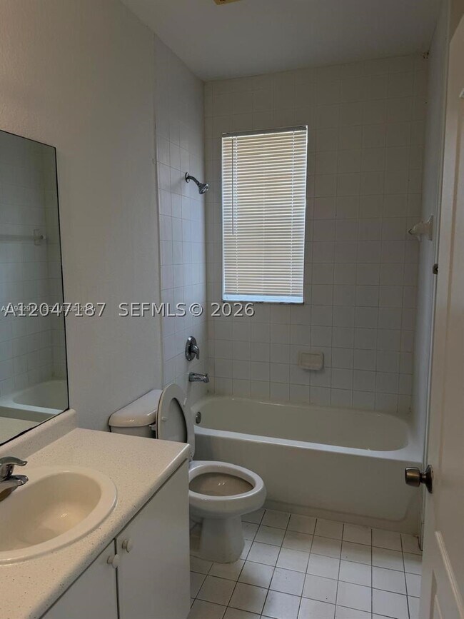 Building Photo - 1656 SE 29th Dr