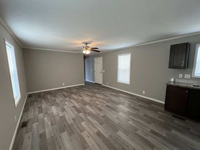 Building Photo - 15864 Marentette Dr
