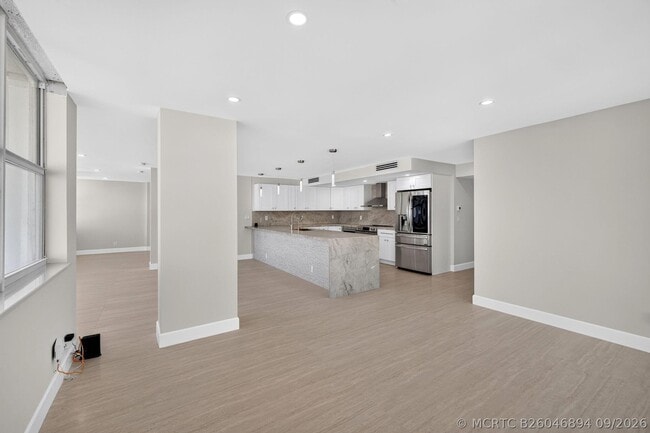 Building Photo - 209 N Fort Lauderdale Beach Blvd
