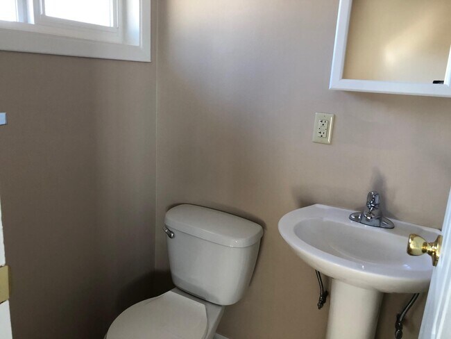 Building Photo - 5800 Bobwhite Ave