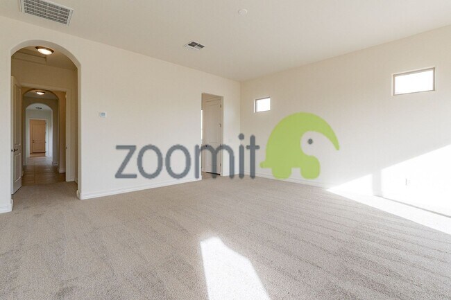 Building Photo - Beautiful Views!