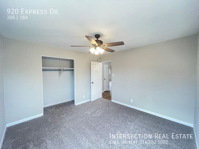 Building Photo - 920 Express Dr