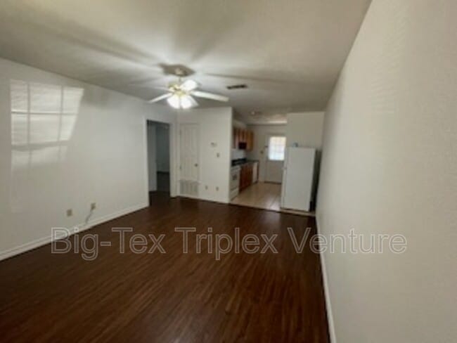 Building Photo - 283 N Pecan St