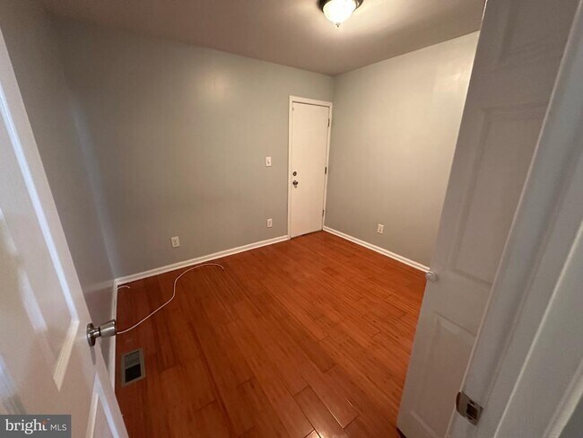 Building Photo - 1230 N 55th St