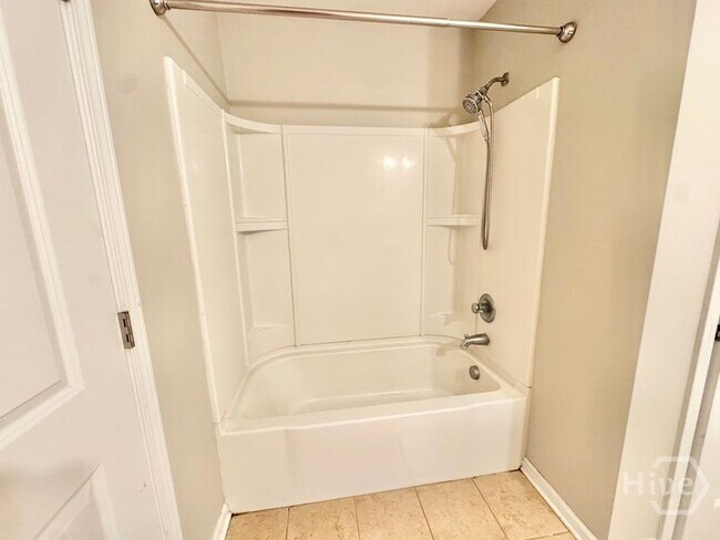 Building Photo - 290 Willow Oak Dr