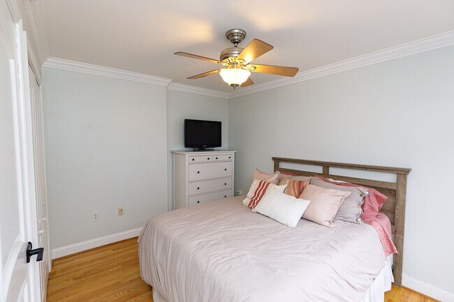 Building Photo - Fantastic Location Near Brightwood Park - ...