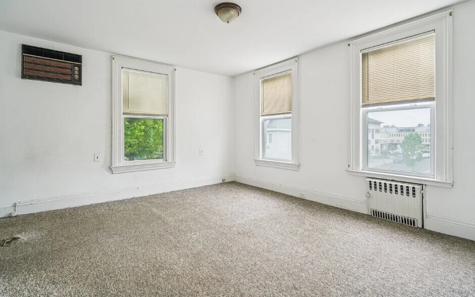 Building Photo - 102 2nd St