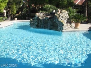 Building Photo - Spacious 2 bedroom Condo in Canyon Lake Community