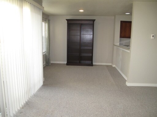 Building Photo - Modern condo near downtown Seattle! Parkin...