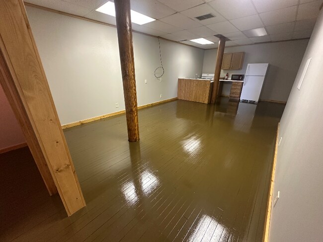 Building Photo - 120 N Main St