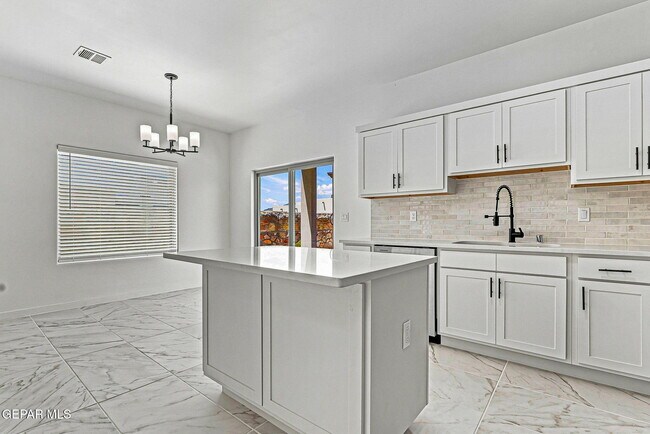 Building Photo - 13909 Paseo Perlas Dr