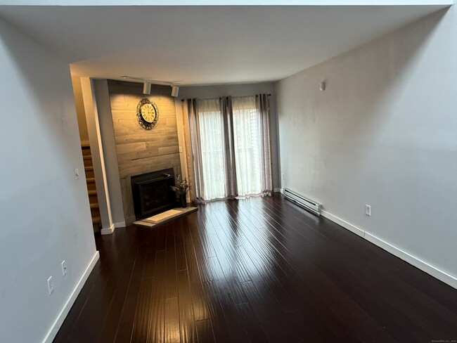 Building Photo - 7 Twin Oaks