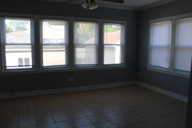 Building Photo - 1625 S 60th Ct