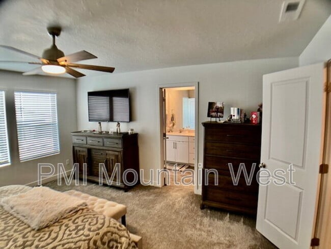Building Photo - 707 Miller Ave