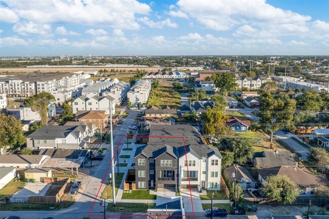 Building Photo - 412 N Nagle St