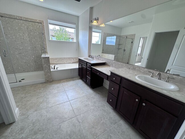 Building Photo - 10735 Ridgebrook Dr