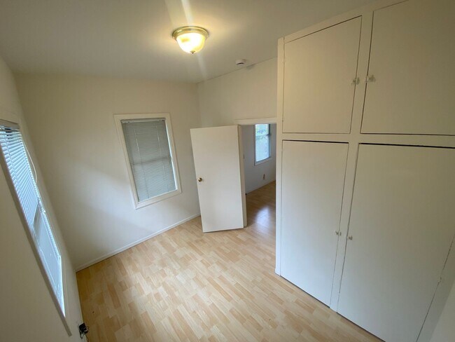 Building Photo - Charming Oakland Home in Desirable Neighborhood