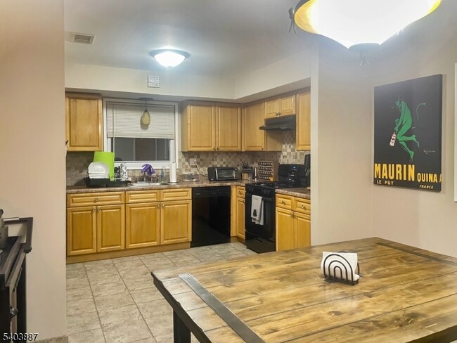 Building Photo - 12 Gless Ave