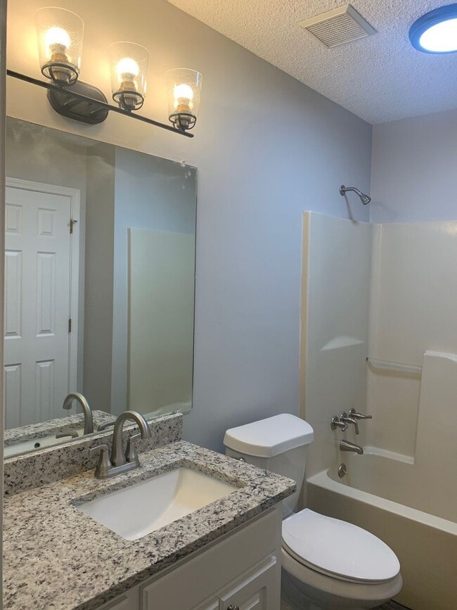 Building Photo - 44 Hickory Knoll