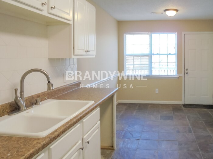 Building Photo - 104 Dana Dr