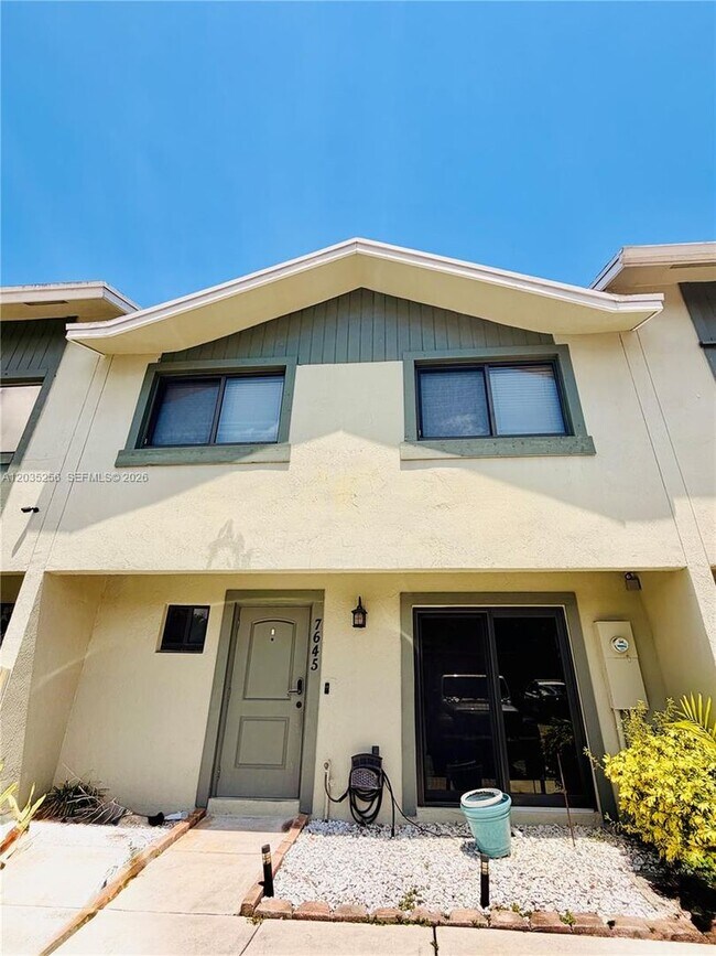 Building Photo - 7645 NW 38th Ct